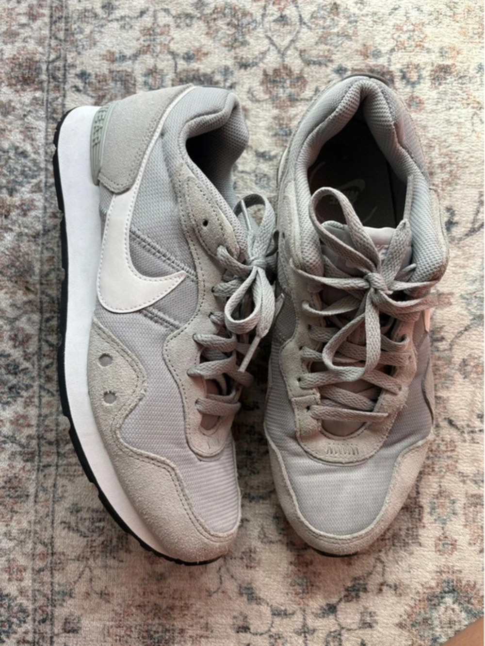 Mens Size 8 USA Gray Nikes Sneakers